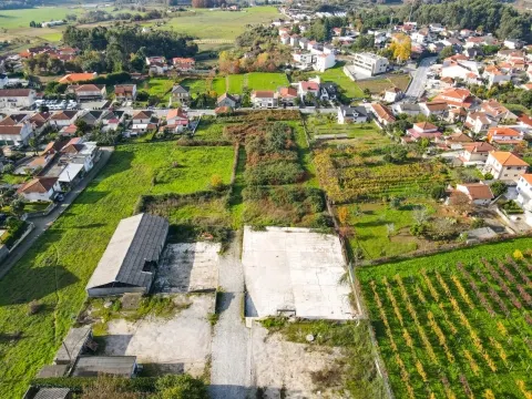 Terreno com 900 m² na Lixa para Construção