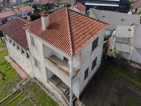 Moradia T4 com Piscina e Terreno de 2.407m² | Raimonda, Paços de Ferreira