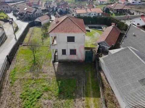 Moradia T4 com Piscina e Terreno de 2.407m² | Raimonda, Paços de Ferreira