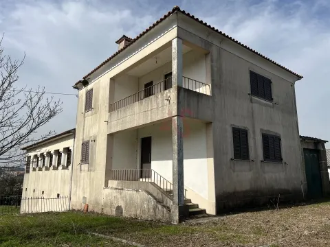 Moradia T4 com Piscina e Terreno de 2.407m² | Raimonda, Paços de Ferreira