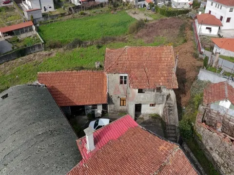 Moradias para Restauro com Terreno de 1.682 m² | Raimonda, Paços de Ferreira