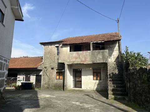 Conjunto de Propriedades com Elevado Potencial | Terreno Total de 4.089 m² |  Paços de Ferreira