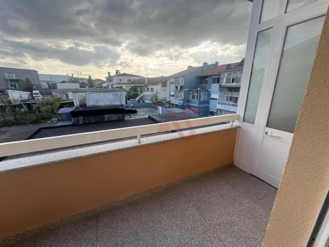 Excelente Apartamento T3 com Garagem Fechada – Águas Santas