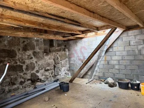 Stone House for Restoration with Construction Potential – Arões (Santa Cristina), Fafe