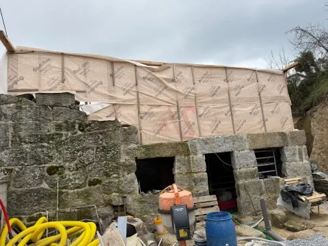 Stone House for Restoration with Construction Potential – Arões (Santa Cristina), Fafe