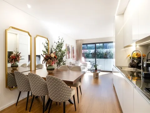 Apartamento T1+1 com varanda e lugar de garagem em Canidelo