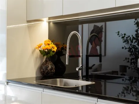 Apartamento T1+1 com varanda e lugar de garagem em Canidelo