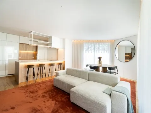 3-Zimmer-Wohnung mit Master Suite und Balkon befindet sich in Arca d´Água