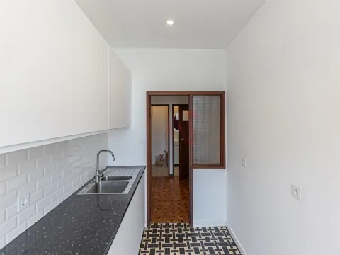 Apartamento T3 Totalmente Renovado em Paranhos, Porto