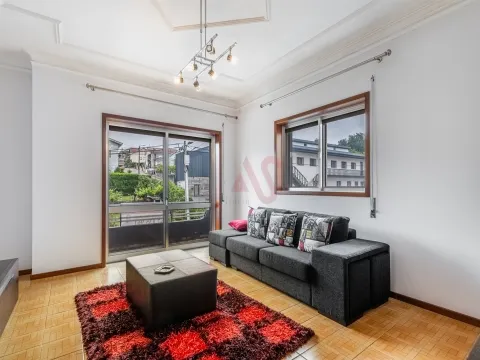 Moradia T3 em Sobrosa com Piscina e Espaço Comercial
