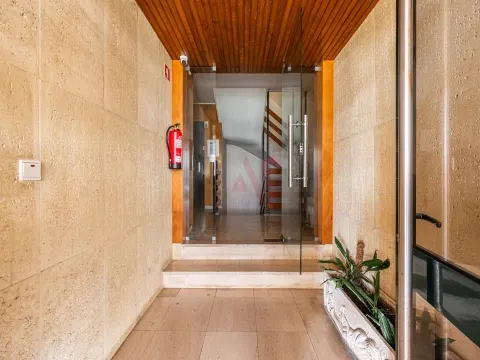 Apartamento T2, na Póvoa de Varzim, 2.ª linha de mar, a poucos passos da praia e da marginal
