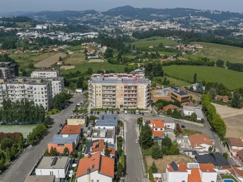 Apartamento T2 Com Duas Frentes e Ótima Exposição Solar no Centro de Penafiel