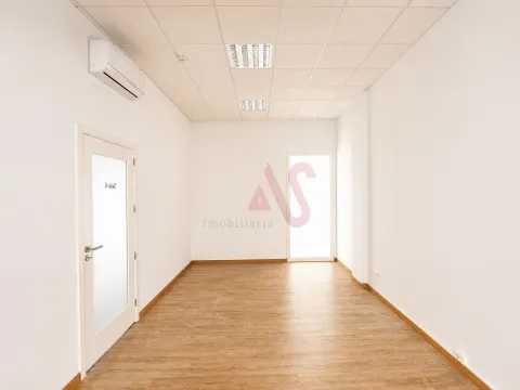 Sala Privada para Arrendamento com 21 m² inserida num Escritório em Ermesinde
