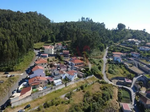 Terreno para Construção com 880 m2 e PIP aprovado para Duas Moradias em Revinhade 