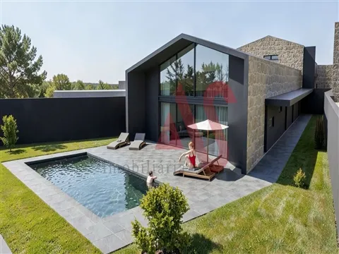 Moradia T3 em Pedra | 1.000 m² de Terreno | Requião – Vila Nova de Famalicão