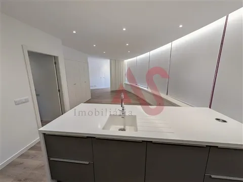 Apartamento T2 completamente renovado com Suíte e Cozinha Open Space | A 2 Min. do Centro de Vizela
