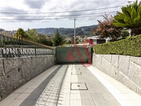 Moradia T3 Geminada em Pombeiro de Ribavizela - Felgueiras