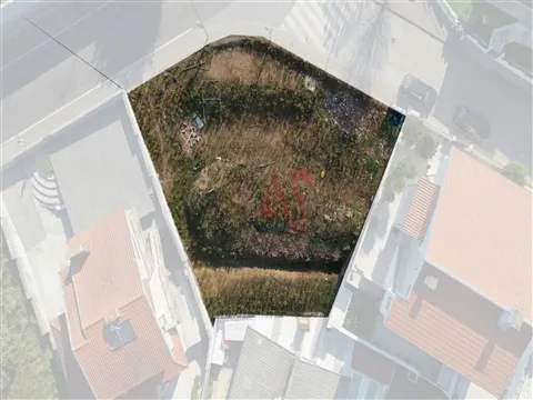 Terreno de 500 m² para construção com projeto aprovado em Margaride, Felgueiras