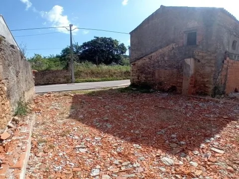 Moradia para Restaurar T3 DUPLEX