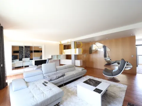 Apartamento T4 na 1ª Linha de Mar em Aver-o-Mar, Póvoa de Varzim