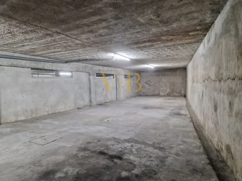 Garagem/Armazém de 130m² na Póvoa de Varzim – Excelente Localização e Acessibilidade