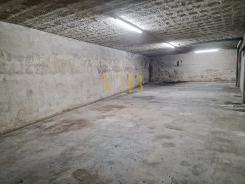 Garagem/Armazém de 130m² na Póvoa de Varzim – Excelente Localização e Acessibilidade