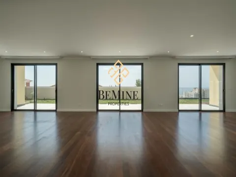 Maison Infini / Moradia T3 / Funchal - Ilha da Madeira