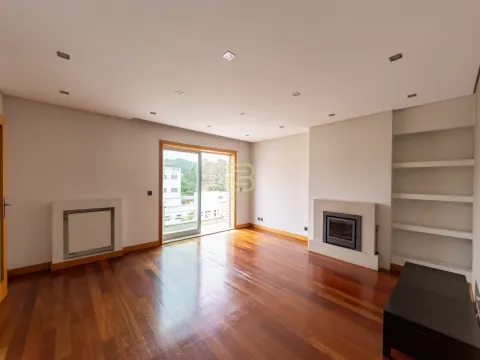 Excelente APARTAMENTO T2, nos LAGUEIRÕES, a Avenida mais requisitada de VALONGO.