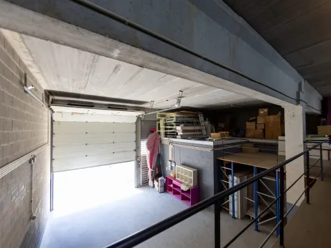 WAREHOUSE with 374m², for SALE, in the INDUSTRIAL ZONE of ERMESINDE