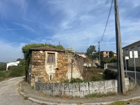 Casa em Xisto para Recuperar em Sobreira – Paredes &#124; 25 min do Porto