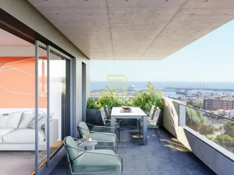 T3 em Leça da Palmeira : Luxo, Espaço e um Terraço Privativo de 20m² à Sua Espera.