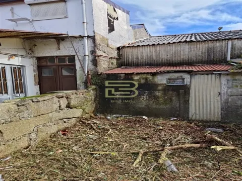 Moradia para remodelação integral com PIP aprovado em Ramalde, Porto