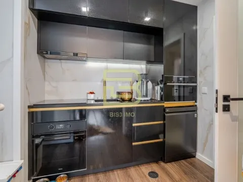 Appartement meublé de 3 chambres, transformé en 2 chambres (possibilité de revenir à 3 chambres), à