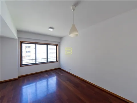 Apartamento T2, para arrendar em Rio Tinto – Junto ao Metro da Venda Nova!