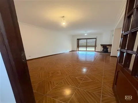 T3 EM REMODELAÇÃO COM GARAGEM BOX, VARANDA E LAREIRA | METRO A 10 MIN. A PÉ | RIO TINTO