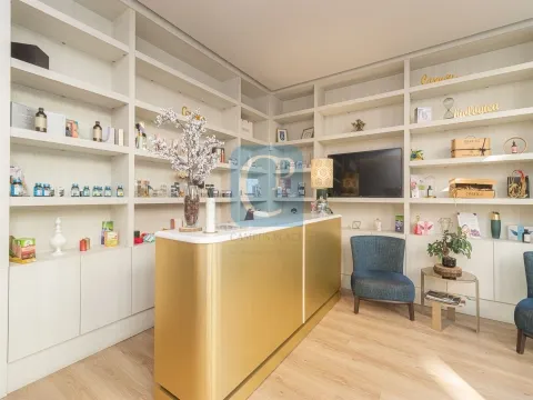 Loja comercial para trespasse à estação de metro dos Combatentes, Paranhos