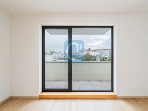 Apartamento T1Kit Duplex, com terraço, junto à Praça da República
