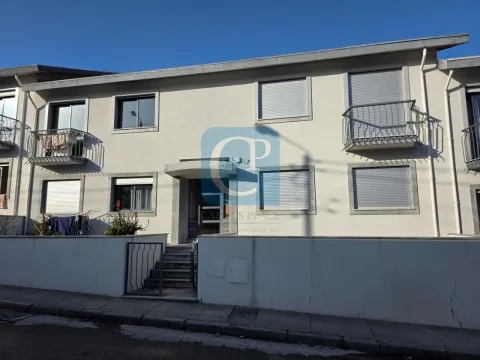 Apartamento T2 renovado em São Mamede Infesta e Senhora da Hora