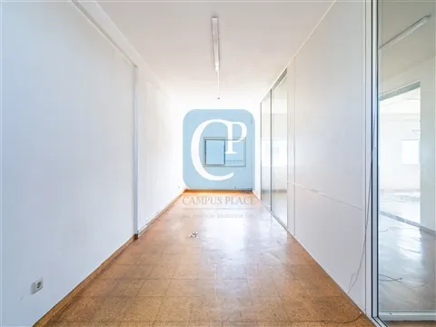 Espaço comercial para serviços ou escritório em Leça da Palmeira