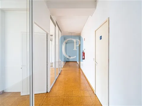 Espaço comercial para serviços ou escritório em Leça da Palmeira