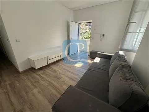 Apartamento T2, em frente ao Hospital S. João