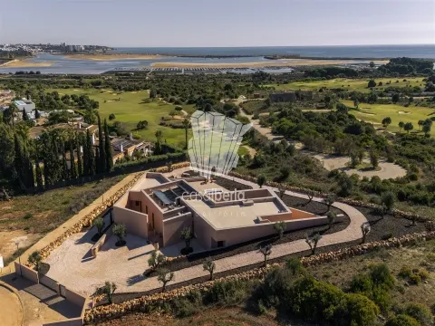 Villa de luxe moderne avec vue sur la mer et golf – Palmares, Lagos