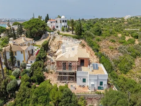 4 Bedrooms - Villa - Ferragudo