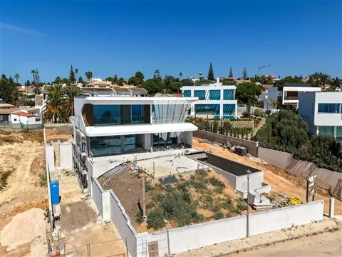 3+1 SZ - Villa - Luz