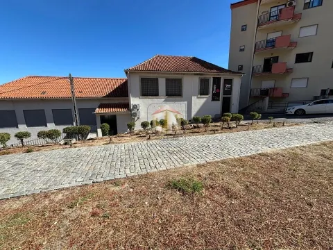Lote de Terreno para construção com Projeto Aprovado  - 8 Frações