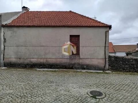 Maison dans village 4 Chambre(s)