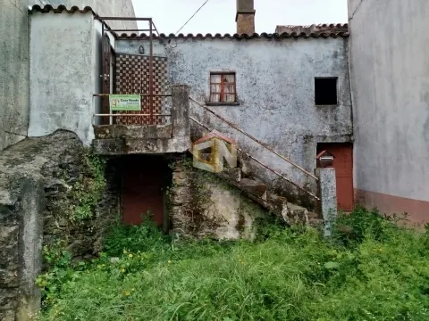 Moradia para reconstruir em Plena Serra de Malcata