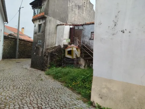 Moradia para reconstruir em Plena Serra de Malcata