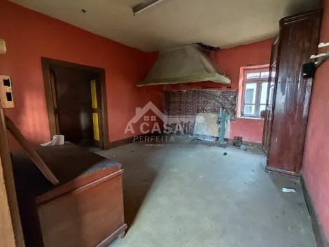 Moradia isolada T3 Térrea com logradouro e terreno em Cortegaça