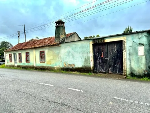 Moradia Isolada T2 Térrea para restauro com garagem em Arada